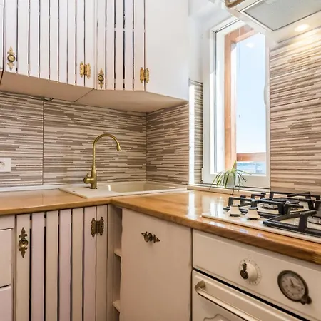 Irena With Sea View بيت للعطل