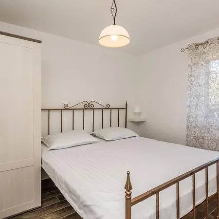 بيت للعطل Irena With Sea View *