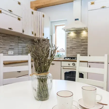 بيت للعطل Irena With Sea View *