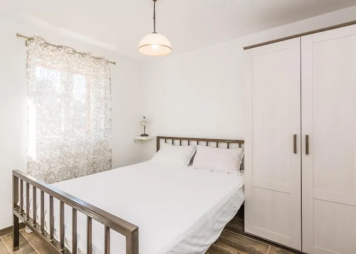 Holiday home Irena With Sea View Zman